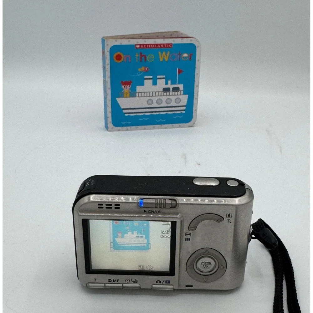 HP Photosmart R817 Digital Camera 5.1MP Pentax 5x Optical Zoom Silver Digicam